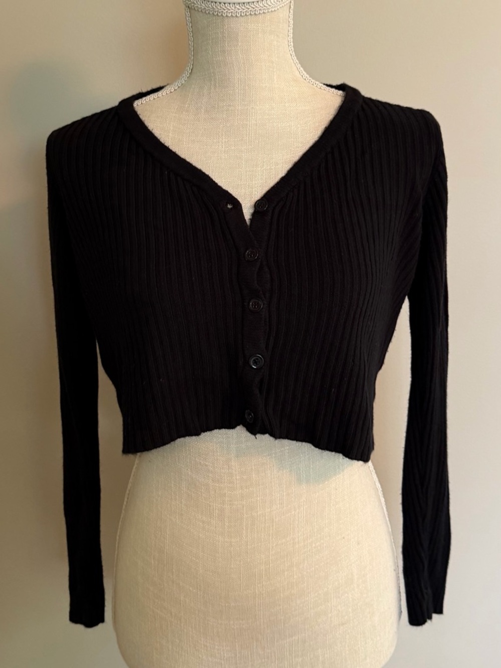 Cropped Black Ribbed Button-Up Cardigan - Picture 3 of 8